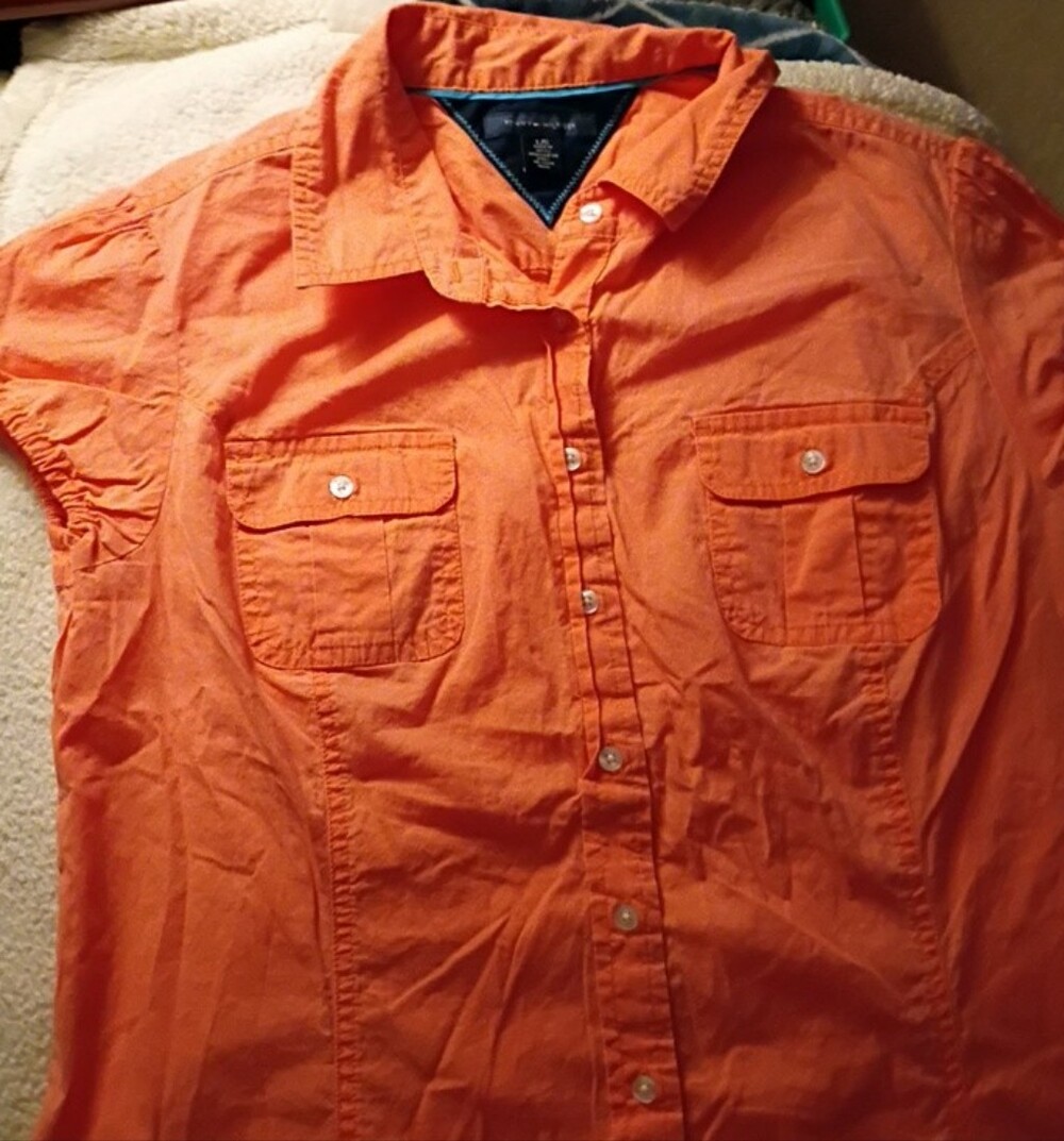 Women’s Orange Tommy Hilfiger Short Sleeve 2 Pocket Button Down Blouse. Size L